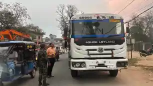 सड़क सुरक्षा को लेकर गुमला प्रशासन सख्त, नियम तोड़ने वालों से वसूला ₹1.42 लाख का जुर्माना