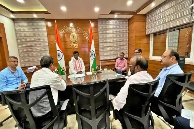 एलपीजी संकट के बीच रांची में बढ़ी कोयले की मांग, आपूर्ति सुधारने में जुटा प्रशासन एलपीजी संकट के बीच रांची में बढ़ी कोयले की मांग, आपूर्ति सुधारने में जुटा प्रशासन