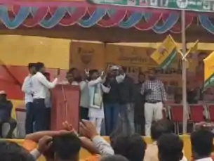 मौसम ने रोकी तेजप्रताप की रैली: पटना से वीडियो कॉल पर सिर्फ 1 मिनट 41 सेकंड बोले, बेतिया में पहुंचे 100 समर्थक